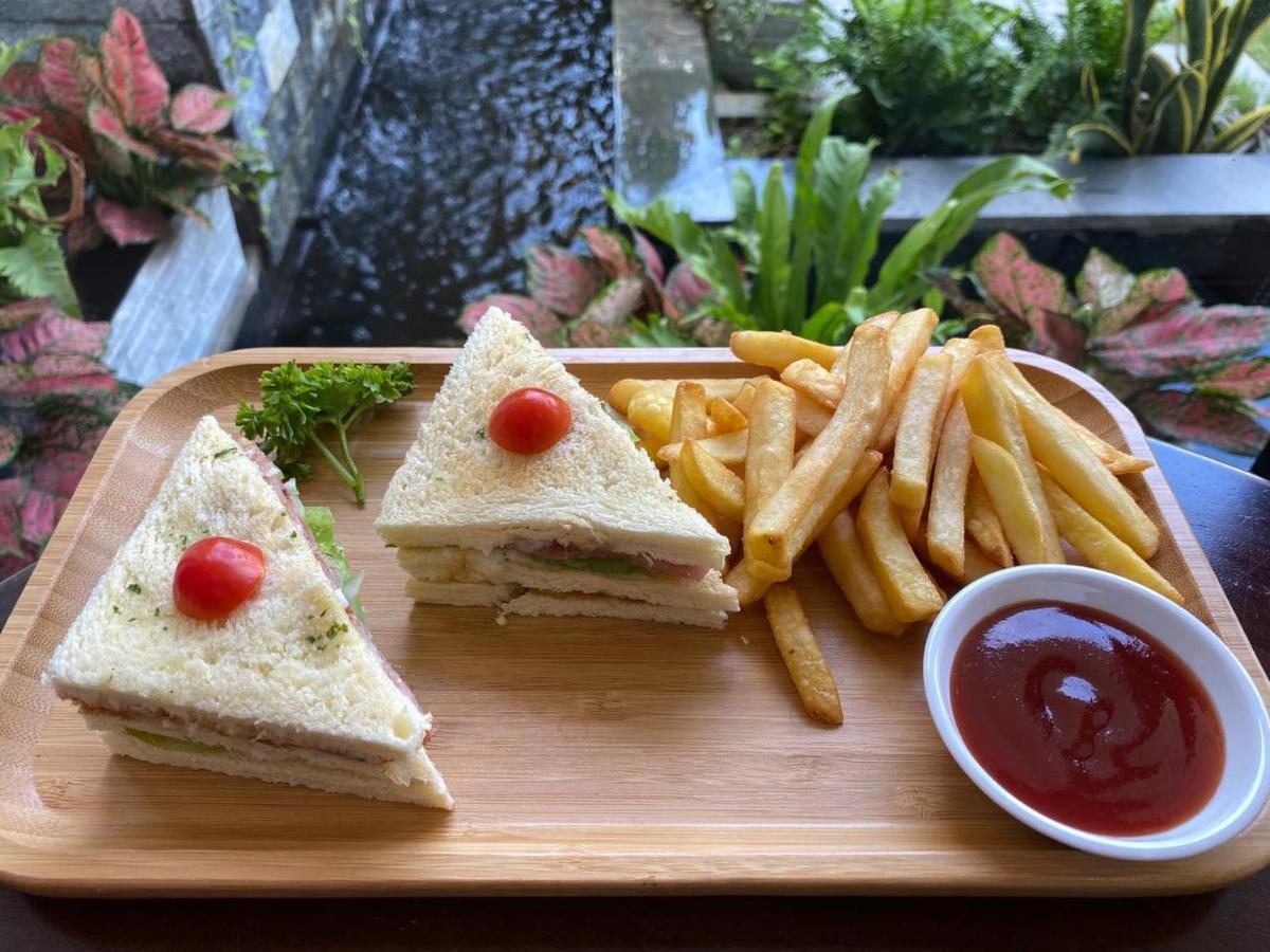 Nimith & Restaurant Hotel