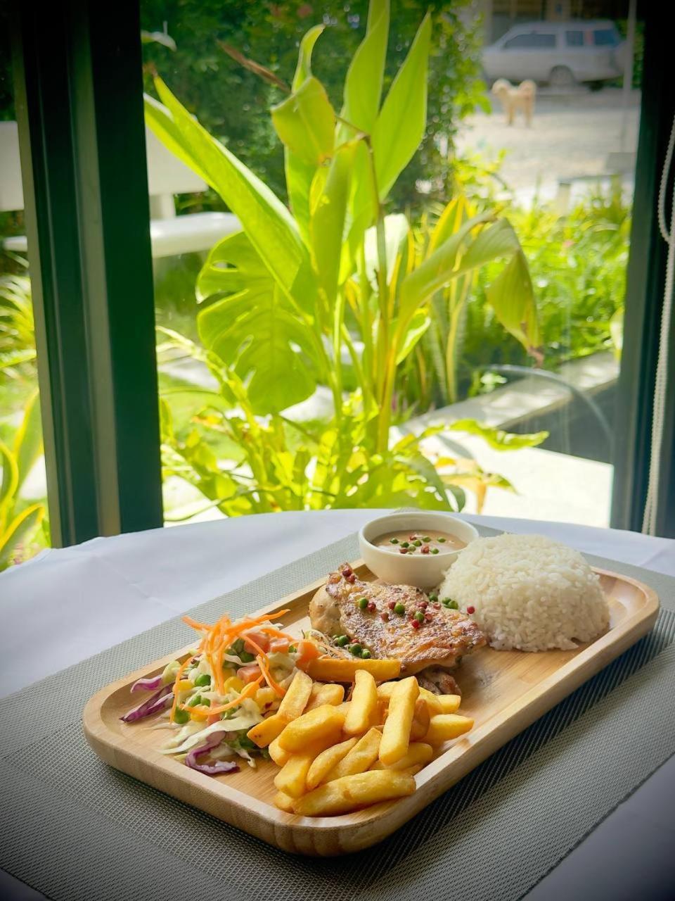 Nimith & Restaurant Hotel