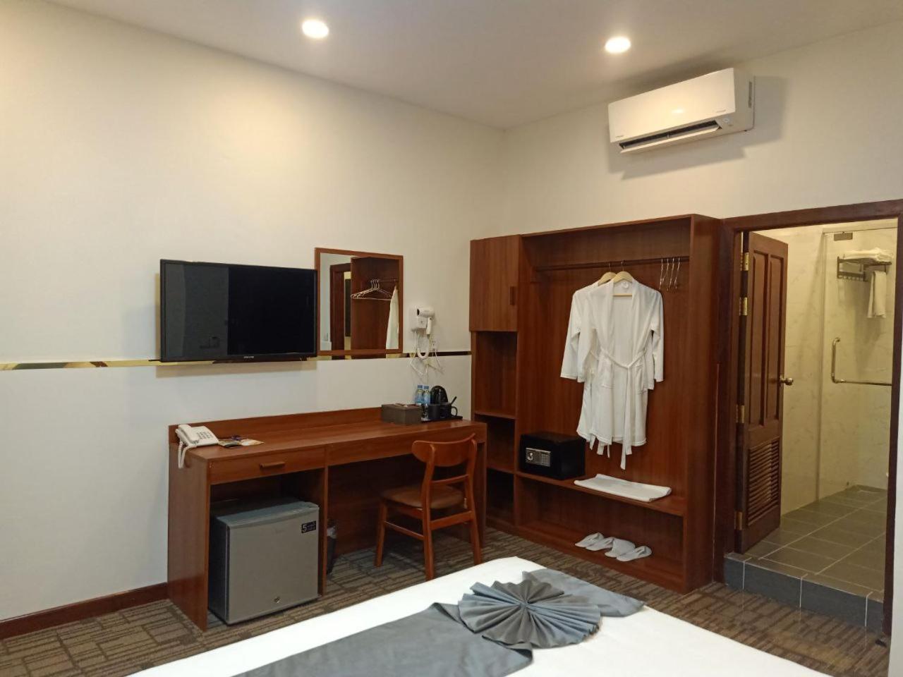 Nimith & Restaurant Hotel